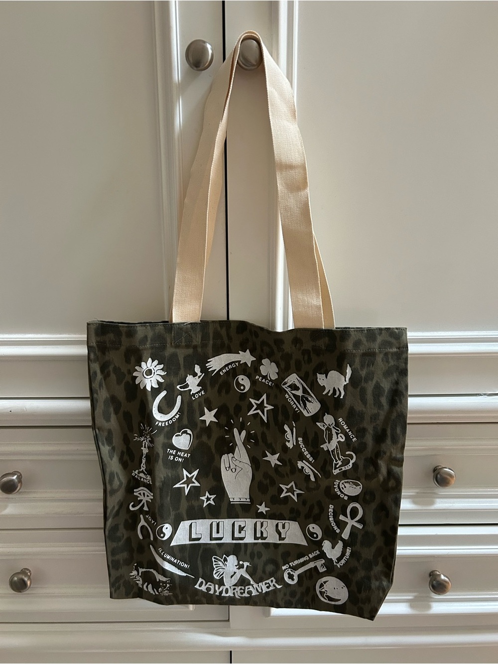 NWOT Daydreamer LUCKY Olive Leopard Print Tote Bag with Cream Straps